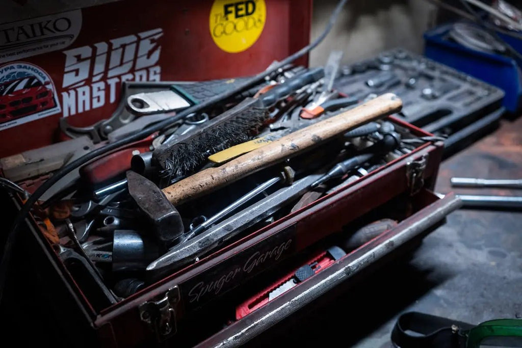 AI vs. the Toolbox: Who Picks Better Handyman Gifts, Spray Guns, and the Best Christmas Deals?