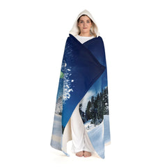 Oversized Hooded Sherpa Fleece Blanket with Snowboarder Design – Fashion Culture. Hooded gift blanket. Alpine hoodie for him and her.