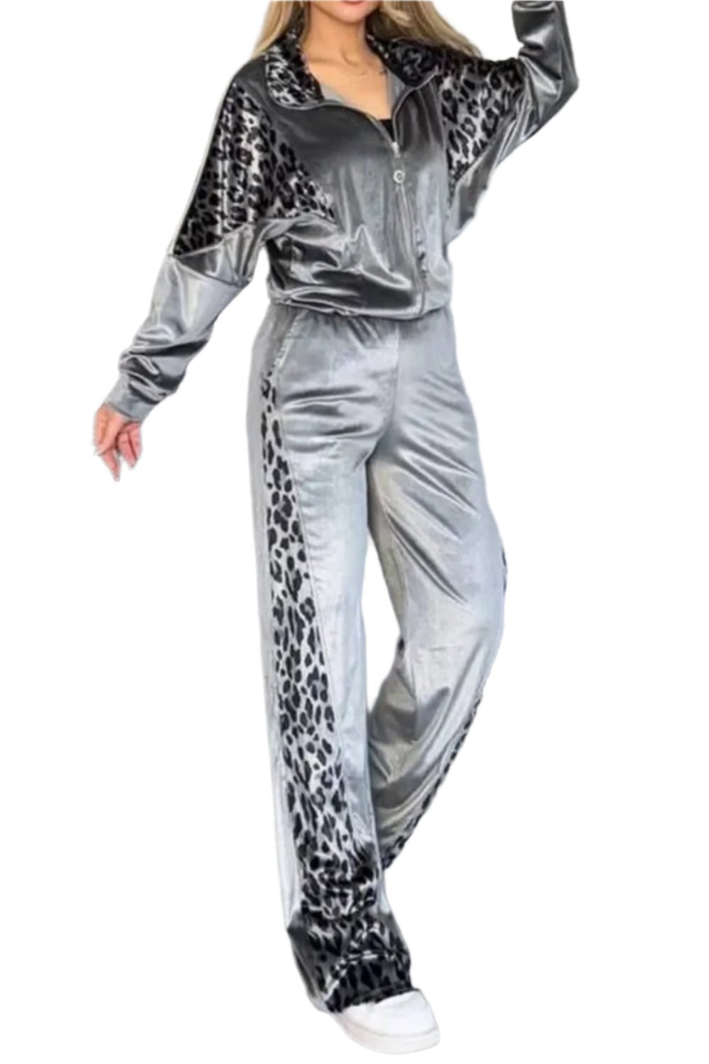 Chic and Comfortable All Day Long. Stylish Leopard Print Two-Piece Pant Set. Fashion and Ease Combined. Roomy Top and Wider Pants. Perfect for All-Day Wear.