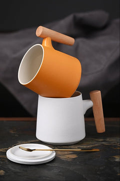 Set of contemporary ceramic mugs with lid and spoon. Sustainable gift set idea. Plastic free drinkware.