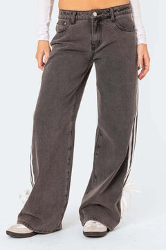 Modern Striped Distressed Loose-Fit Jeans for casual fashion. Trendy jeans with high-quality denim material.
Comfortable fit with stylish striped design. Y2K fashion denim. 
Distressed look adds a unique touch to your outfit