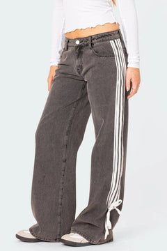 Suitable for every season, from spring to winter. Mid-rise waistline ensures a flattering fit. Must-have jeans for upgrading your style. 2025 fashion. 2026 denim trends.