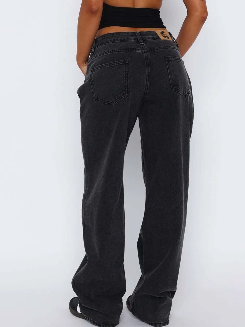 Transition seamlessly from work to weekend. Fits perfectly into your busy lifestyle. Ideal for both casual and semi-formal occasions. Reliable choice for any activity. Classic design and comfortable fit. 