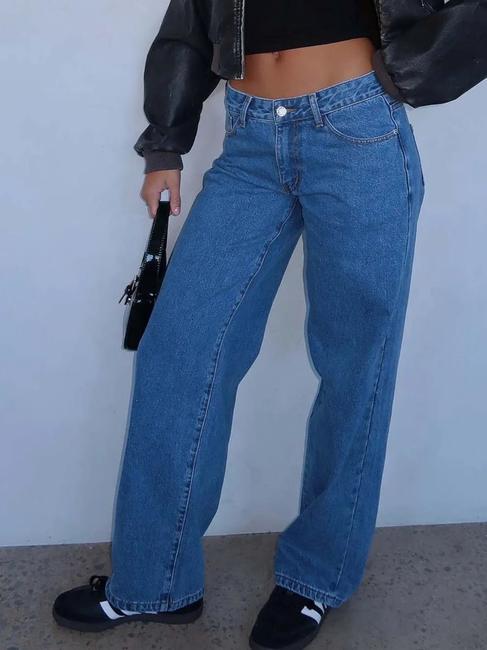 Reliable fit of these jeans, ideal for both casual and semi-formal occasions. Casual and active wear.